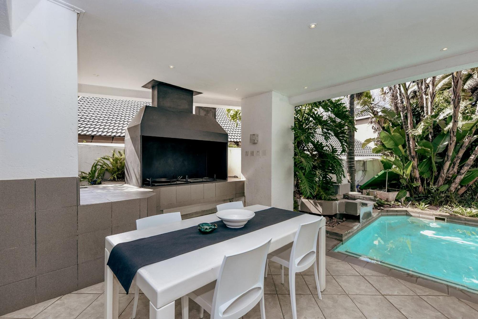Apartment Poolside *