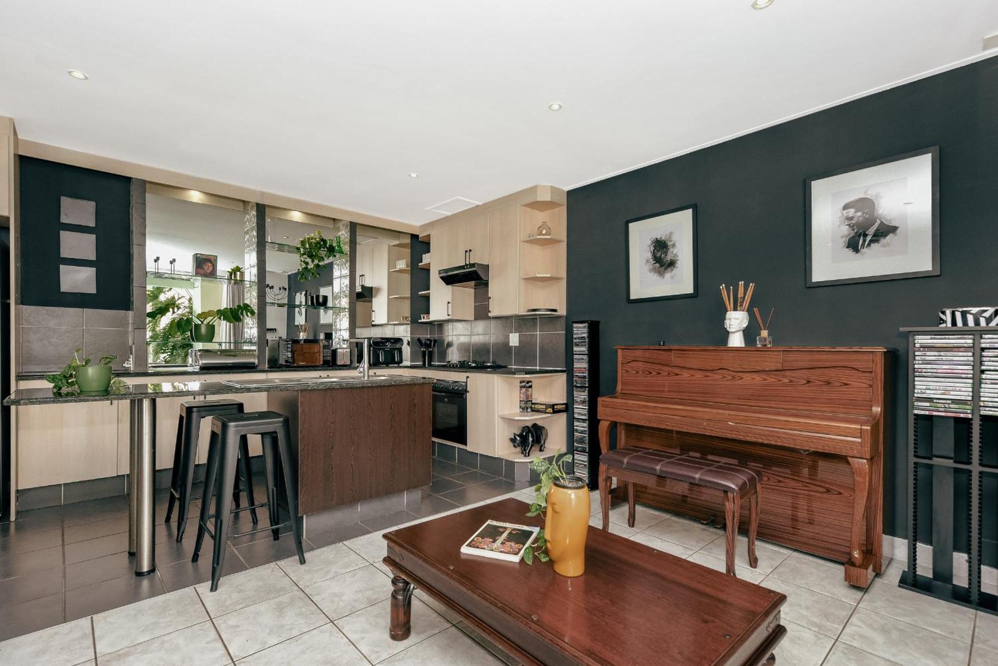 Poolside Apartment Johannesburg