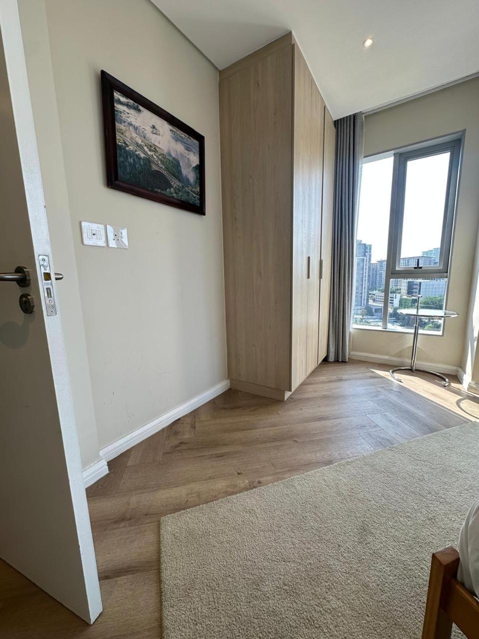 Spacious 2br Near Sandton -no Loadshedding Apartment
