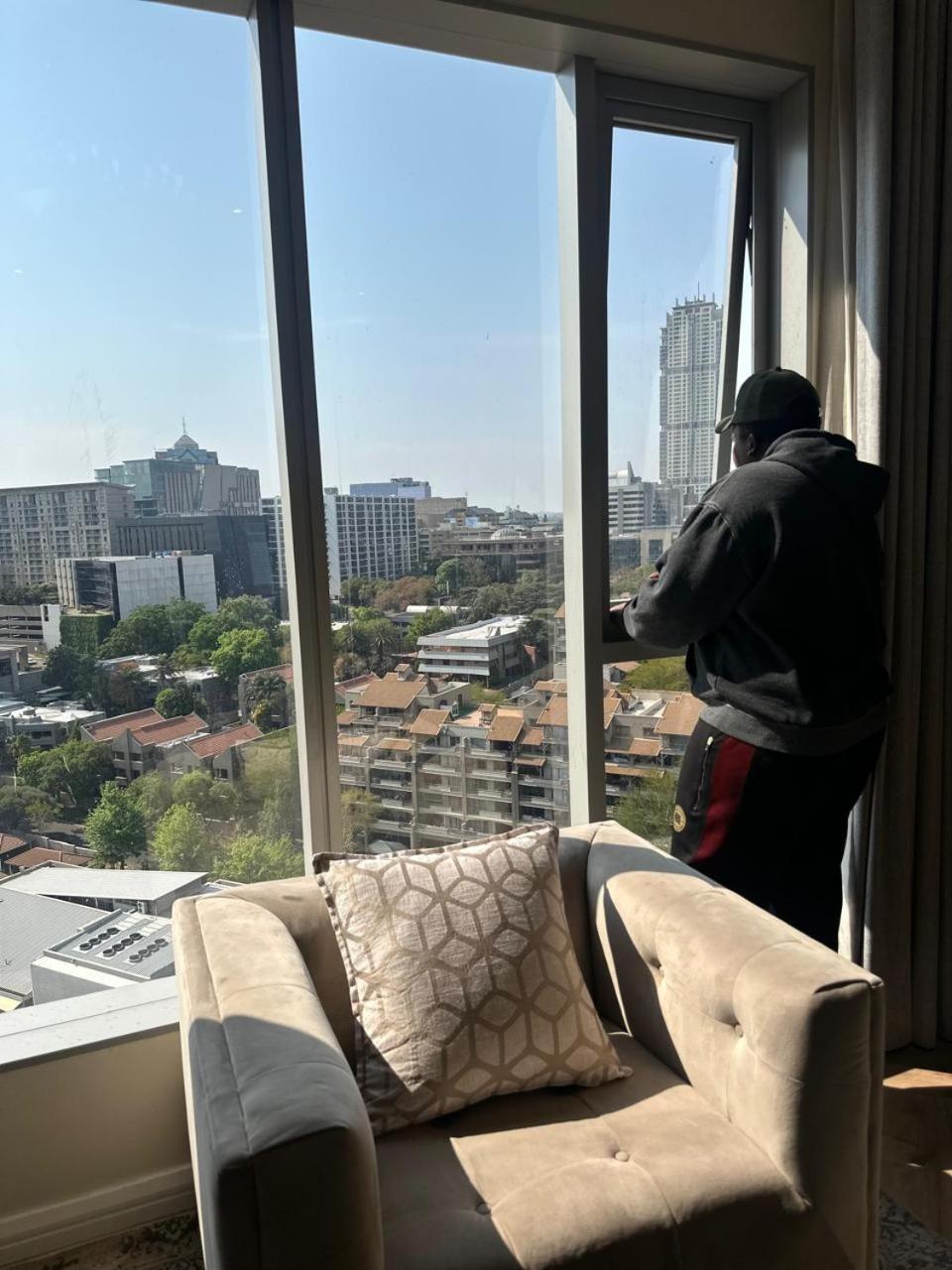 Spacious 2br Near Sandton -no Loadshedding Johannesburg