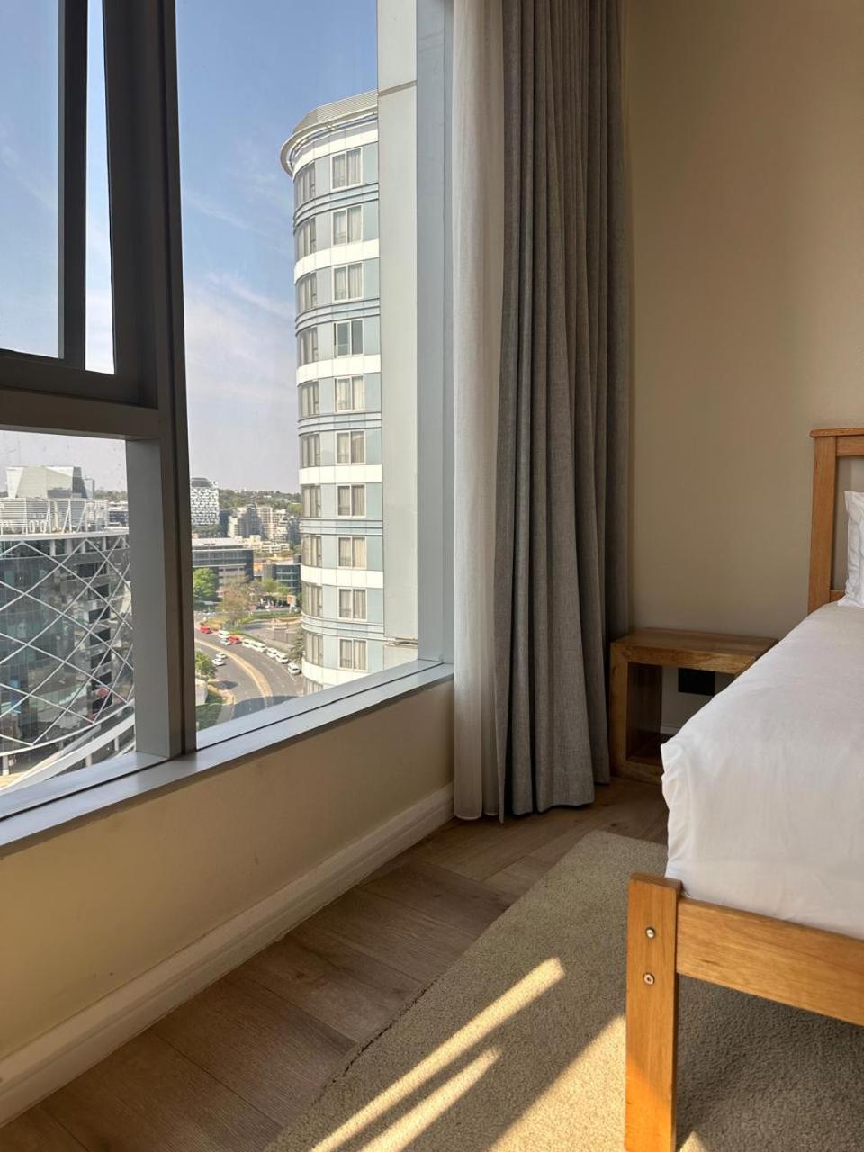 Spacious 2br Near Sandton -no Loadshedding * Johannesburg