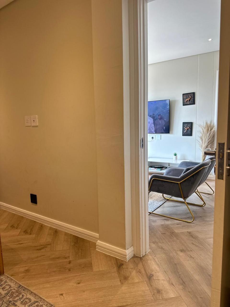 Spacious 2br Near Sandton -no Loadshedding Apartment Johannesburg