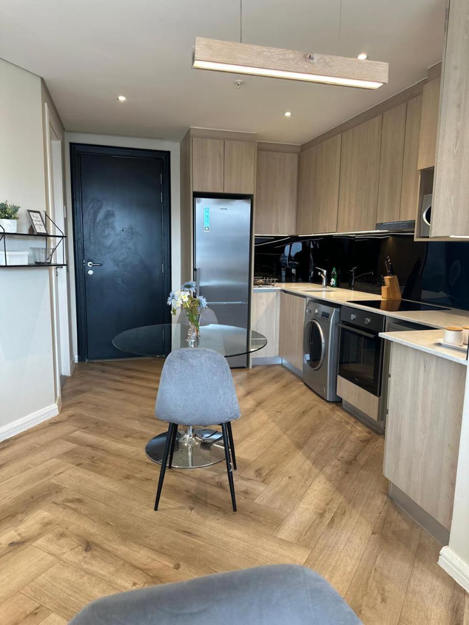Spacious 2br Near Sandton -no Loadshedding * Johannesburg