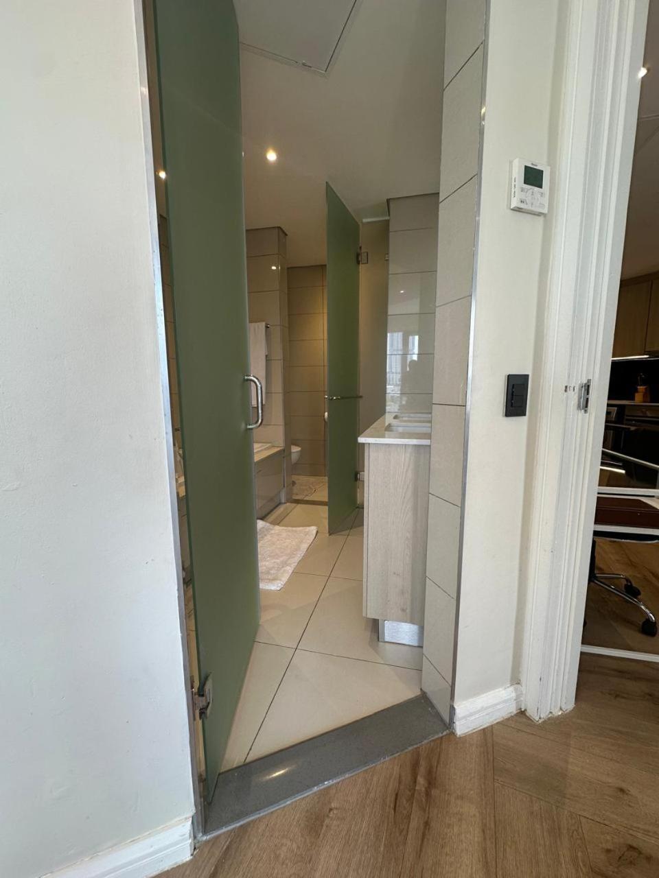 Spacious 2br Near Sandton -no Loadshedding