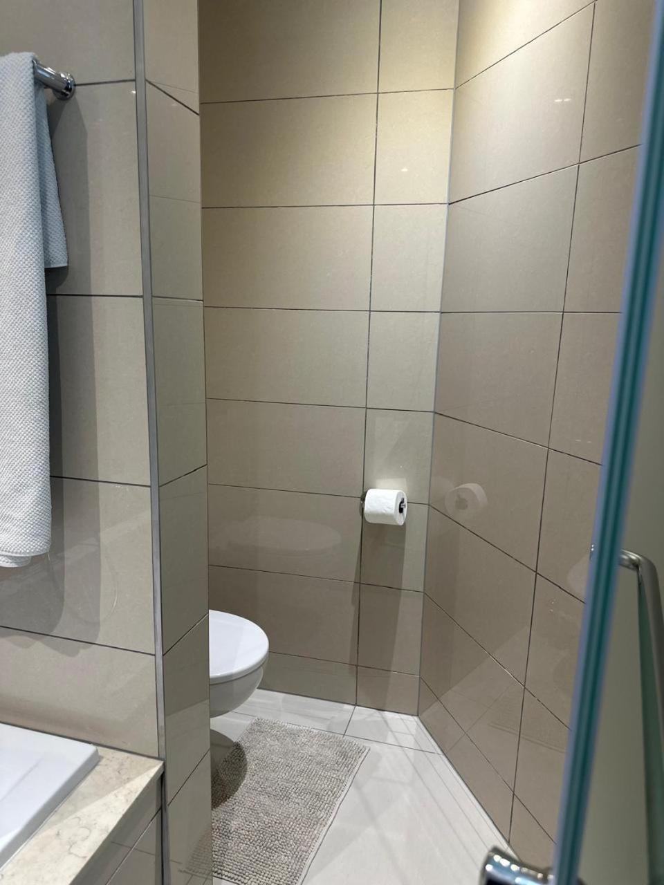 Spacious 2br Near Sandton -no Loadshedding Apartment