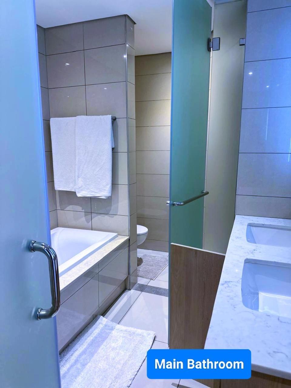 Spacious 2br Near Sandton -no Loadshedding * Johannesburg
