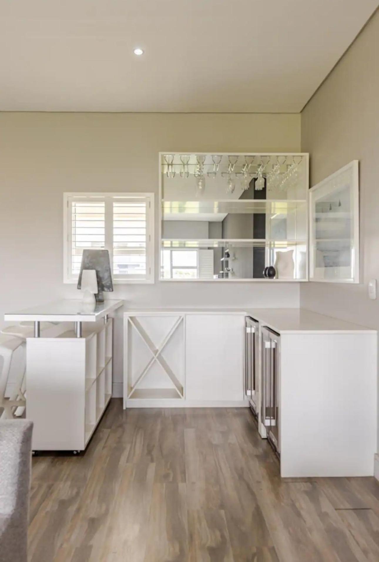 Experience The Of Sandton Luxury 3 Bedroom Penthouse With Spectacular Views *