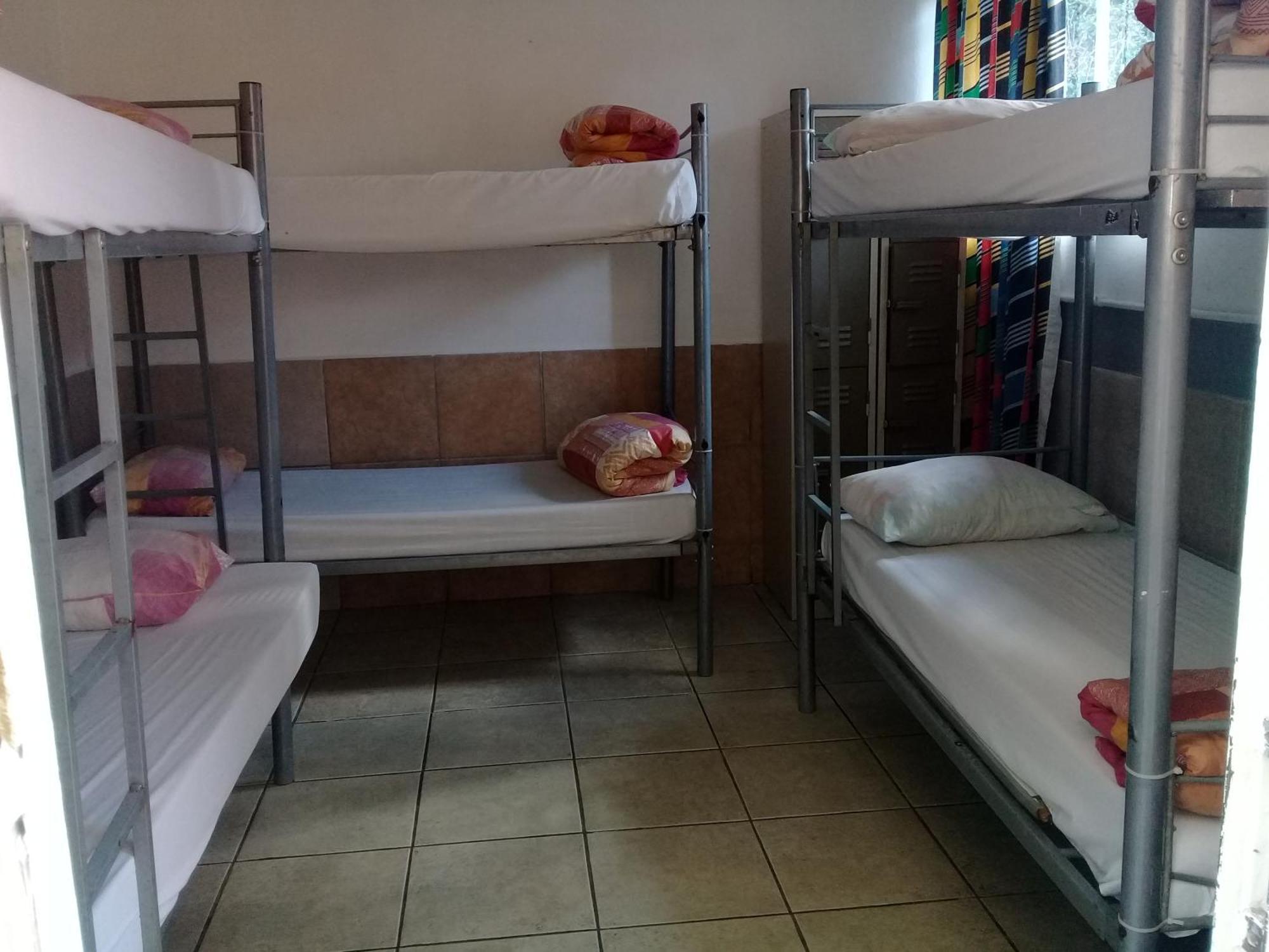 Hostel Accoustix Backpackers *