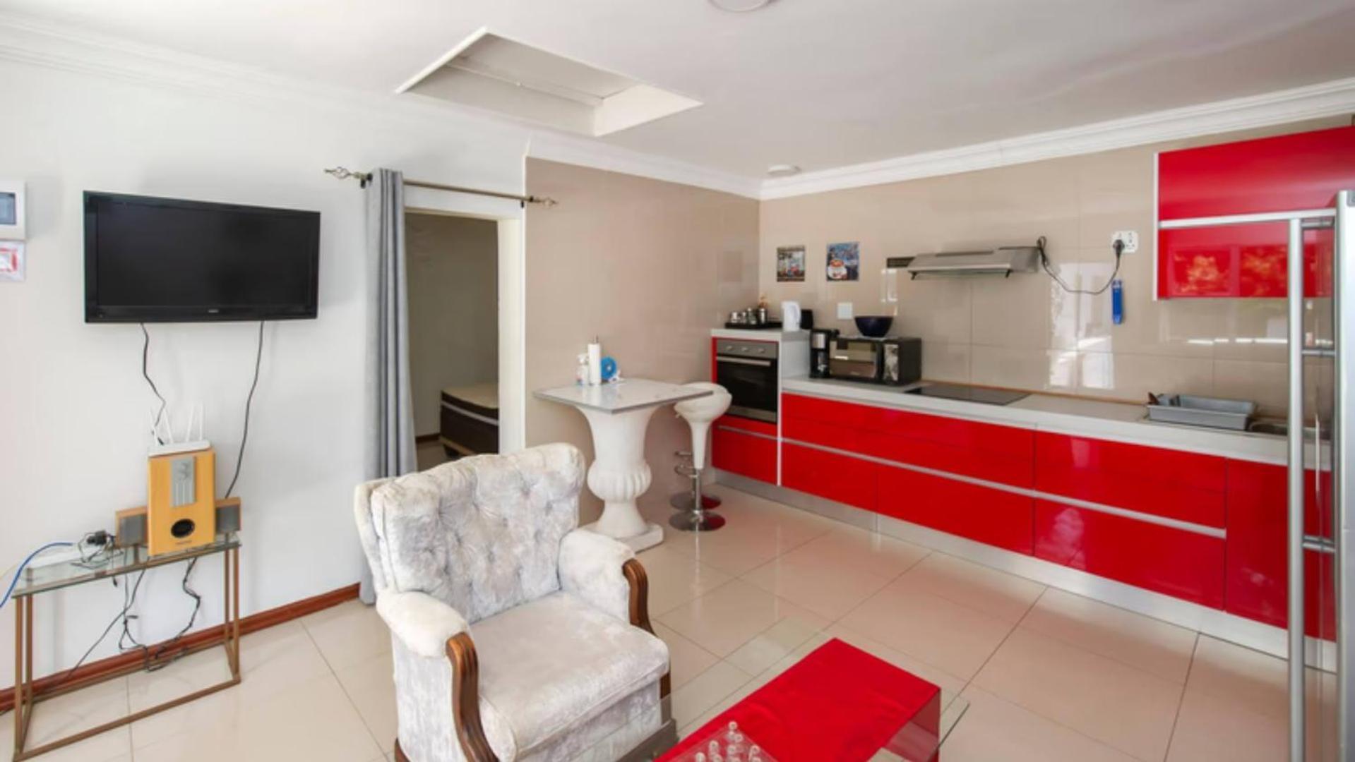 Apartment On Frances