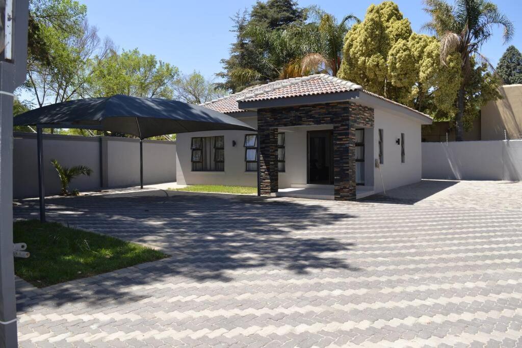 Executive 2-bedroom Serenity In Wendywood Sandton With Its Own Entrance * Johannesburg