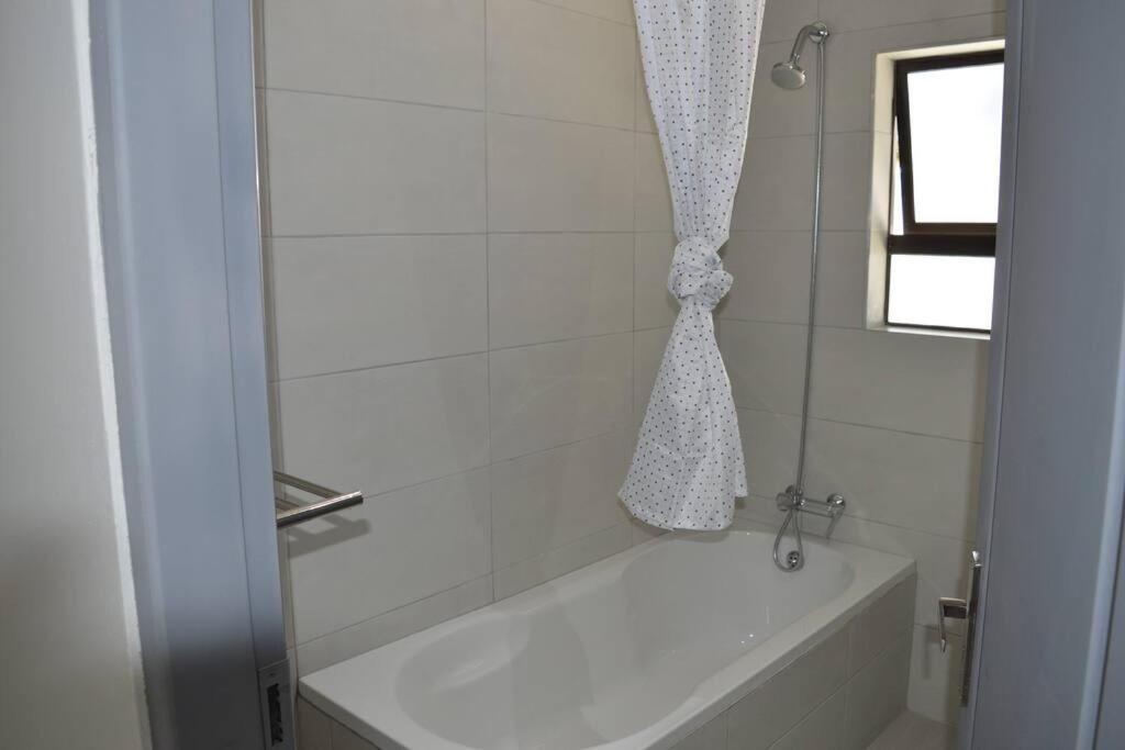 Executive 2-bedroom Serenity In Wendywood Sandton With Its Own Entrance Apartment
