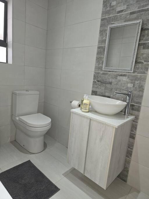 Apartment Executive 2-bedroom Serenity In Wendywood Sandton With Its Own Entrance Johannesburg