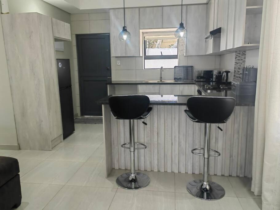 Executive 2-bedroom Serenity In Wendywood Sandton With Its Own Entrance