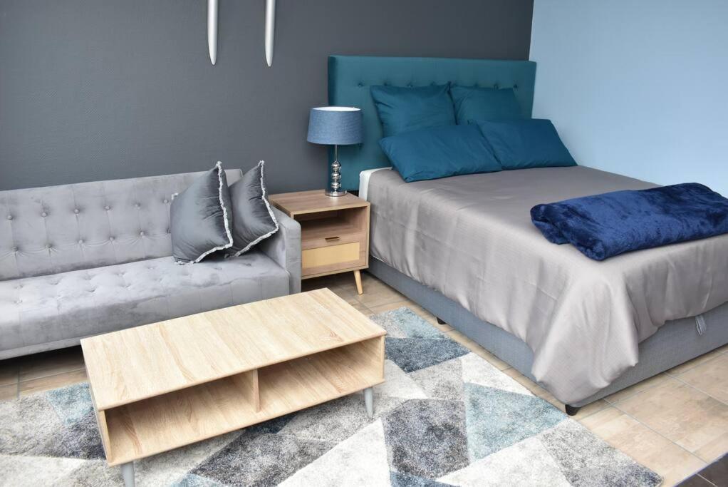 Apartment Chic Oasis In Vibrant Jozi Bdc