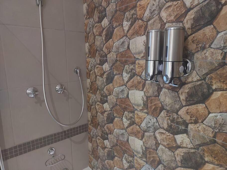 Chic Oasis In Vibrant Jozi Bdc Apartment *