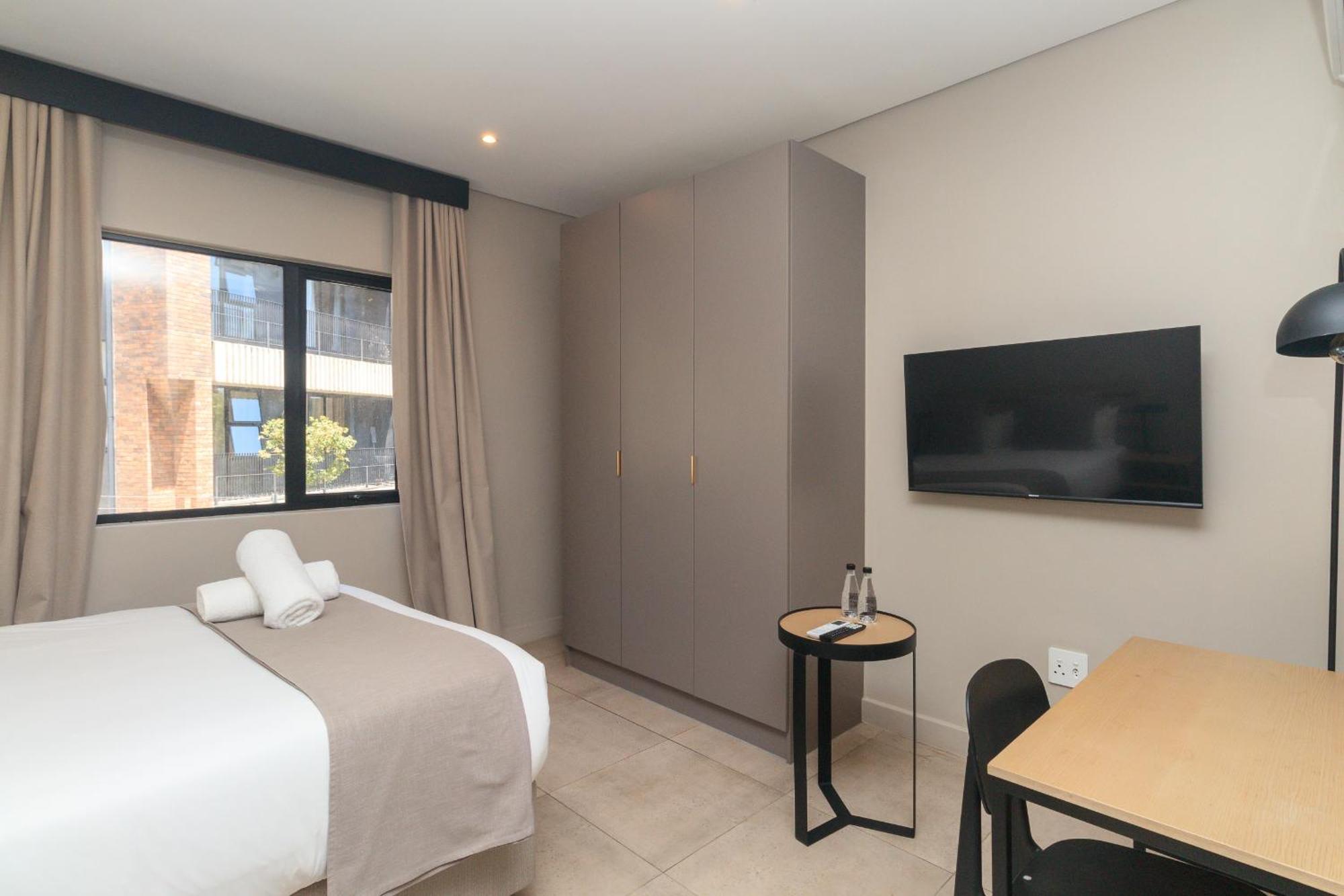 Cans Blackbrick Lux Hotel Johannesburg