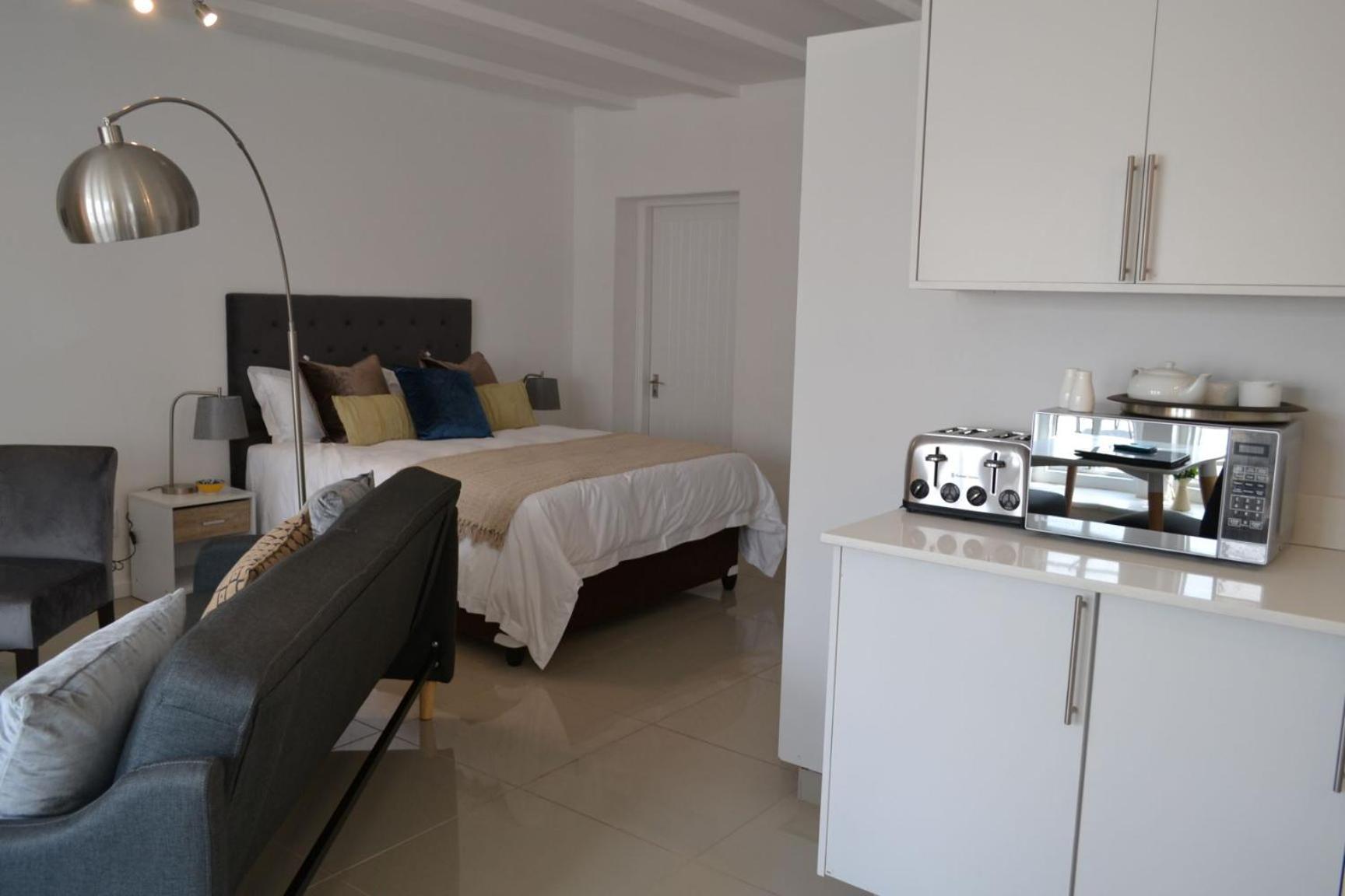 12 Woodmead Guest house *