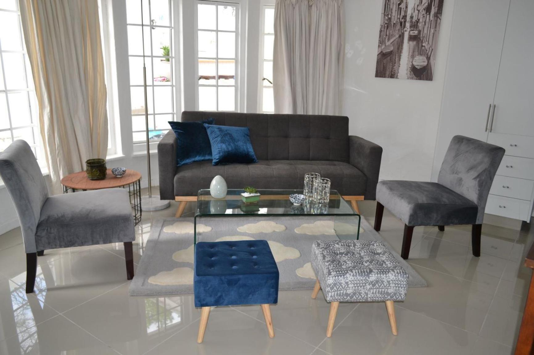 11 Woodmead