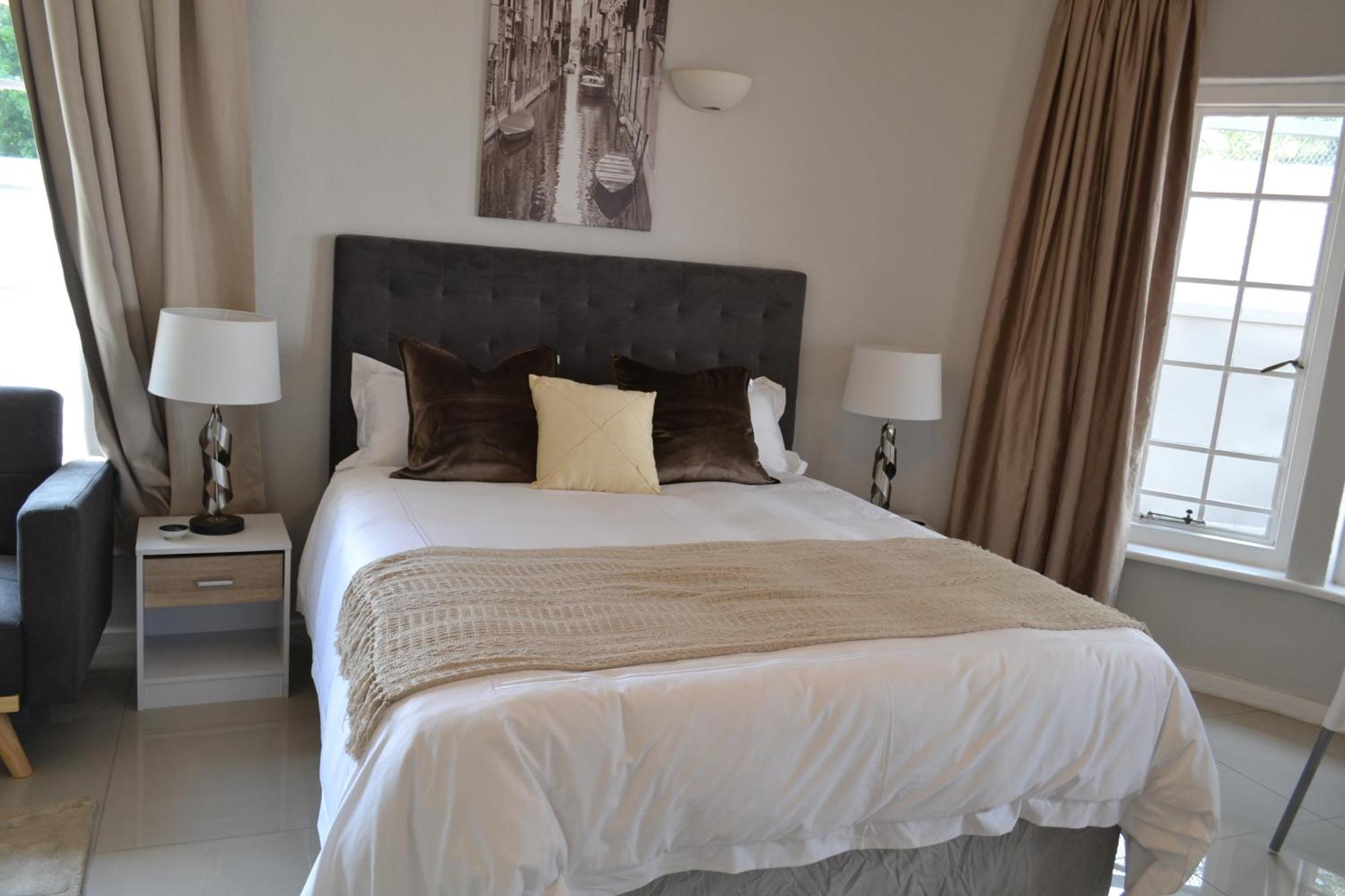 6 Woodmead Guest house