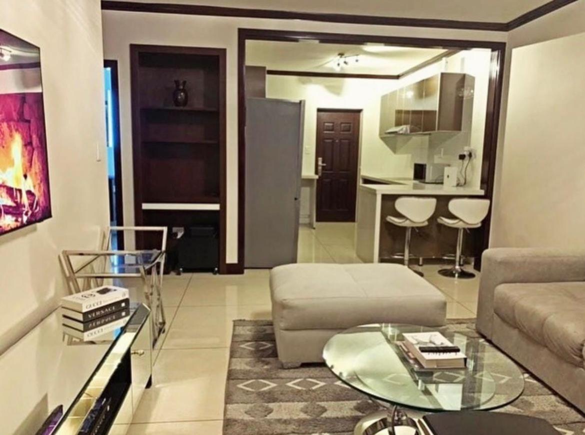 Cozy Two Bedroom Oasis In The Heart Of Fourways Sandton Apartment *