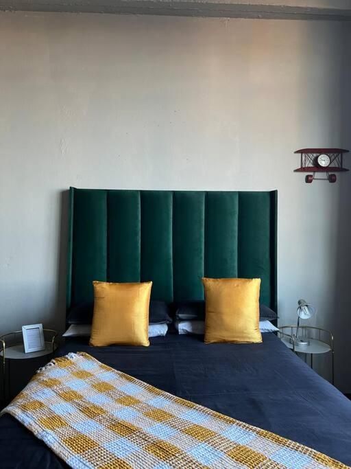 Homely And Warm Unit *