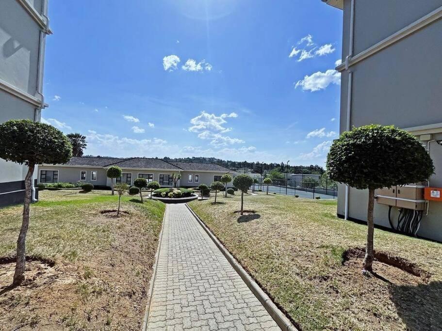 Apartment Cozy Two Bedroom Oasis In The Heart Of Fourways Sandton *