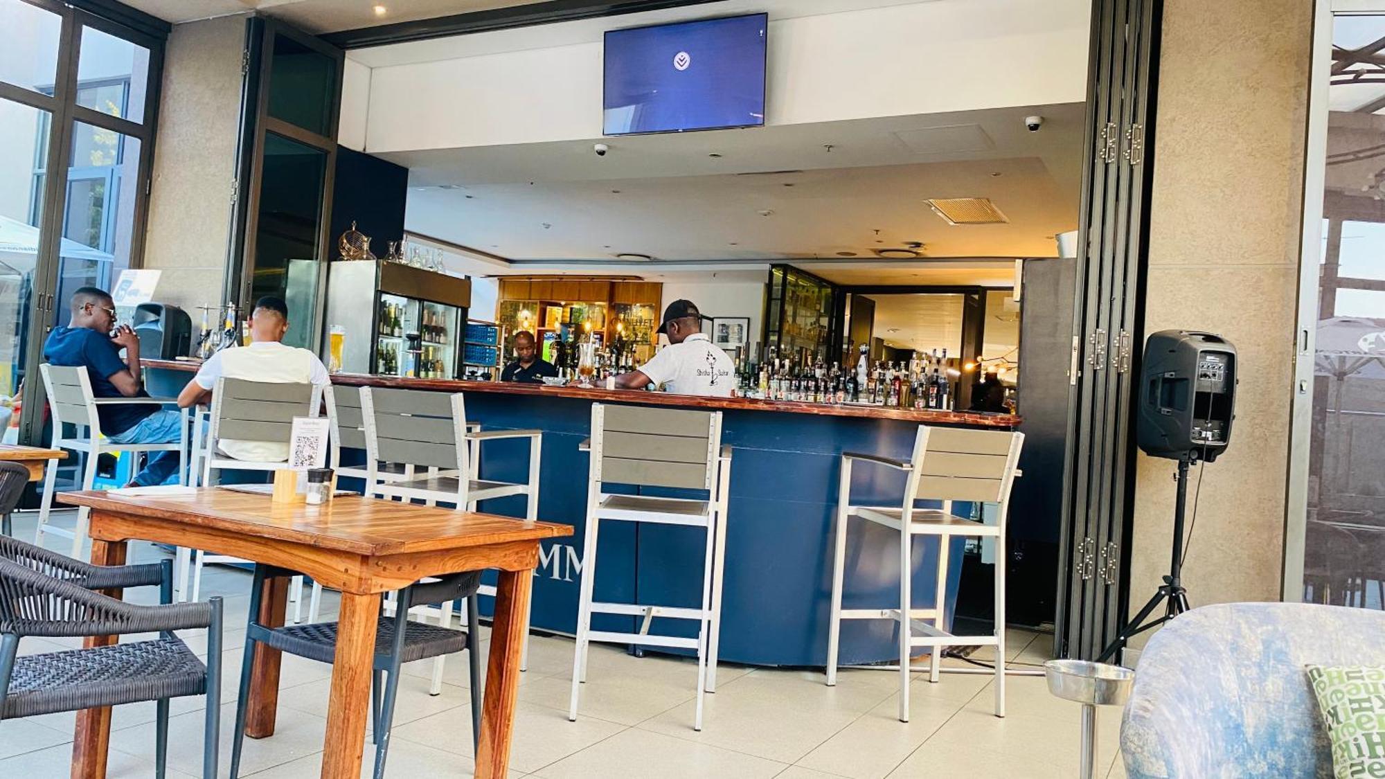Căn hộ Sandton Skye Luxury *