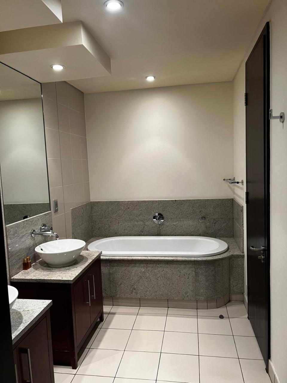1007 At The Michelangelo Aparthotel Johannesburg