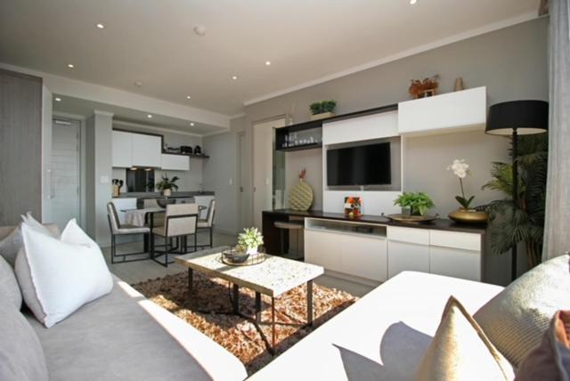 Apartment Modern Luxury Furnished In Sandton *