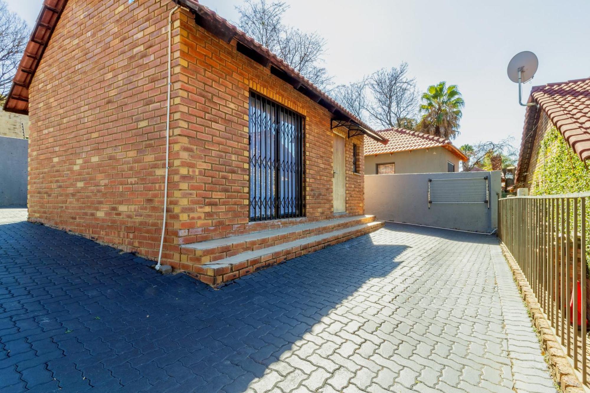Apartment Meadow Lane Johannesburg