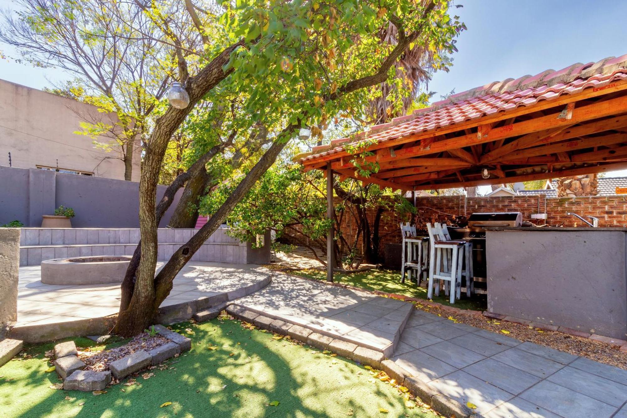 Apartment Meadow Lane Johannesburg