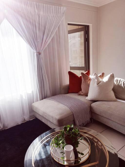 Westpoint Your Urban Oasis Apartment