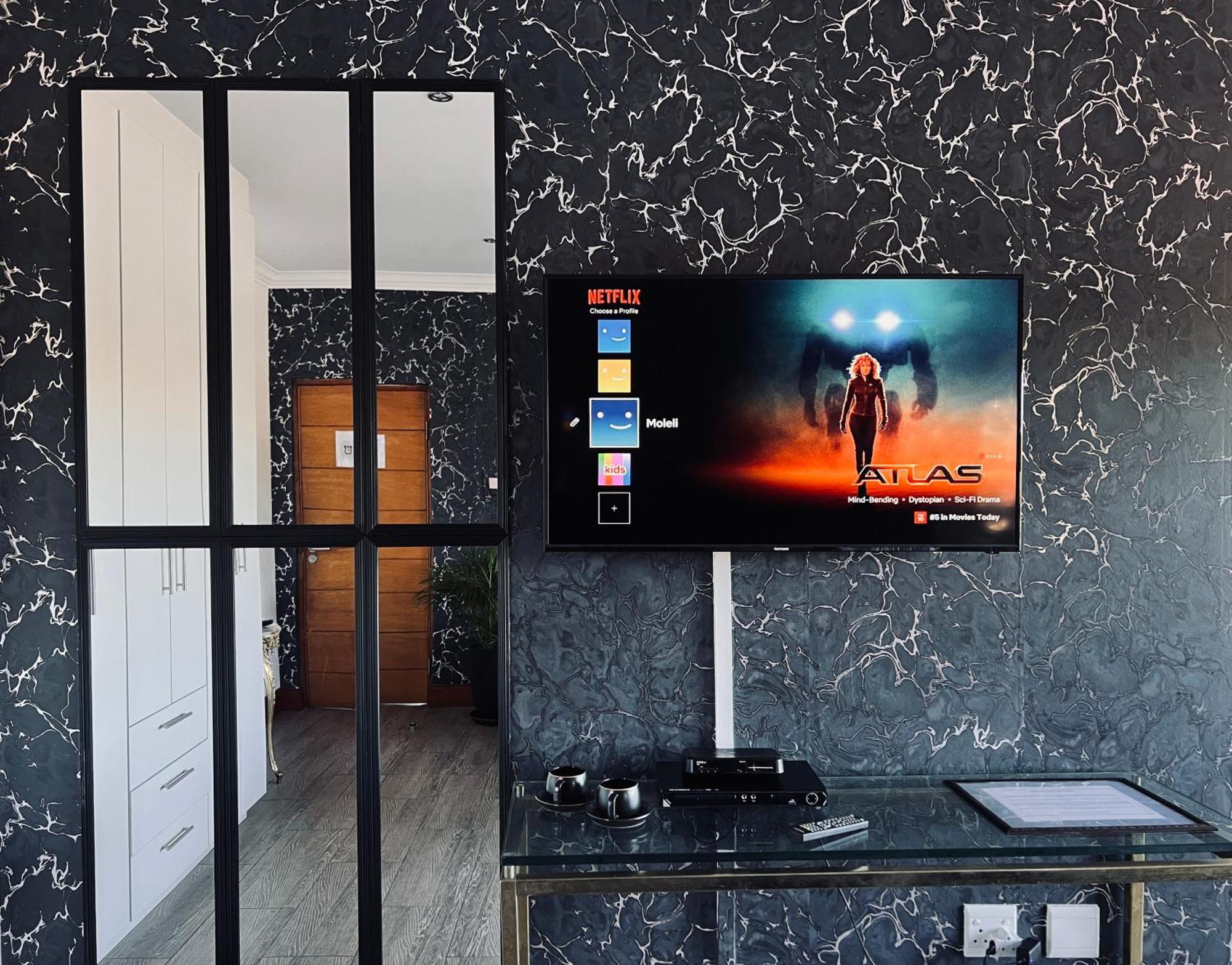 Khách sạn hẻo lánh Luxury On 489