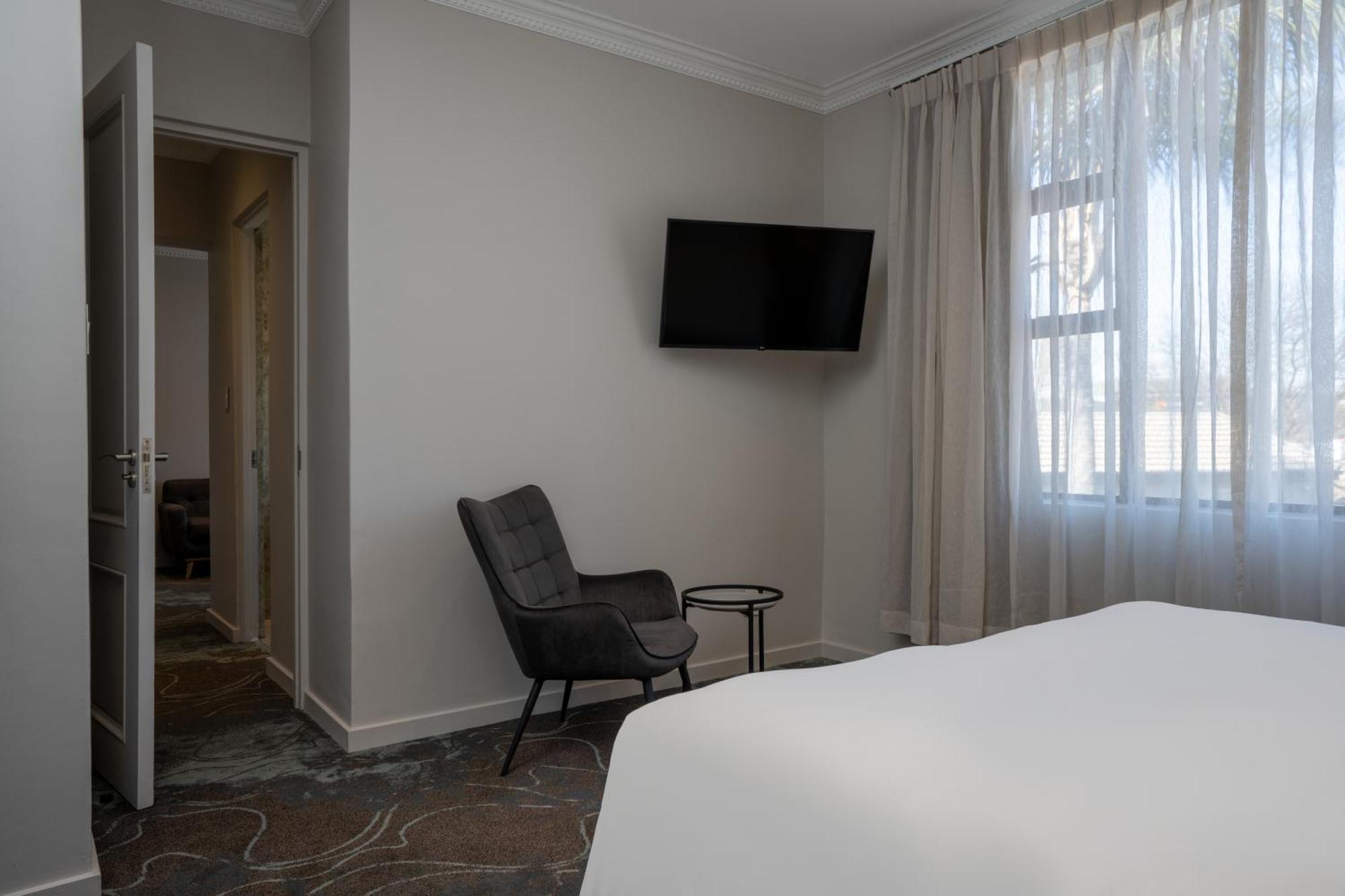 Radisson And Convention Centre Or Tambo Airport 2*