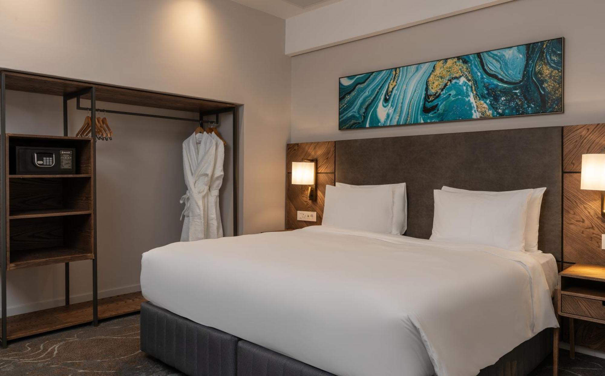 Radisson And Convention Centre Or Tambo Airport