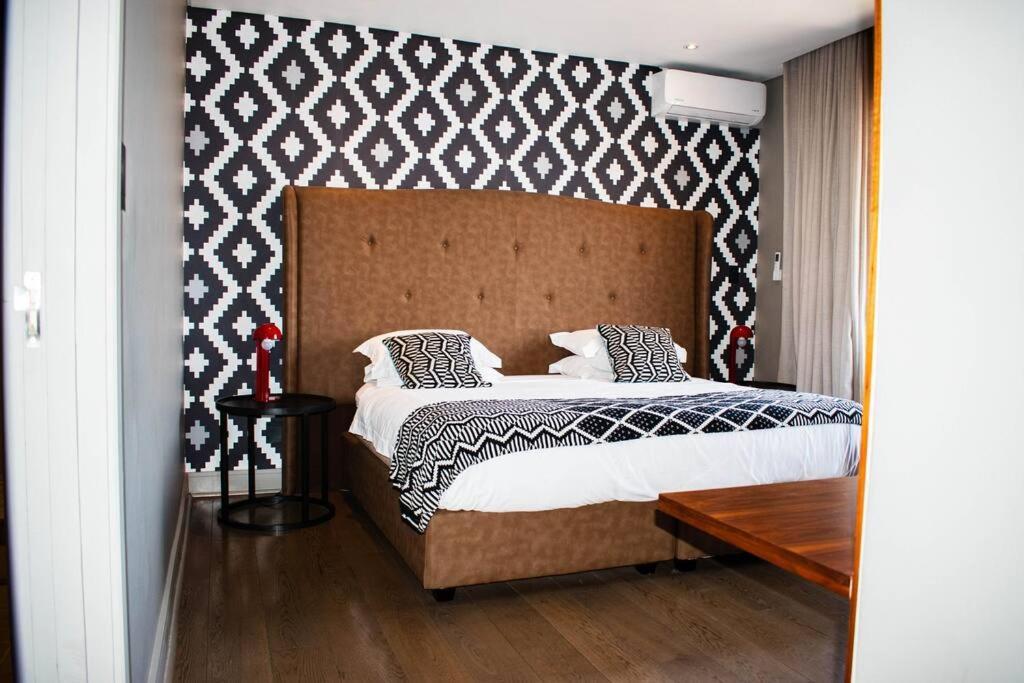 Apartment Ahead Mea - Dj Black Coffee Penthouse *