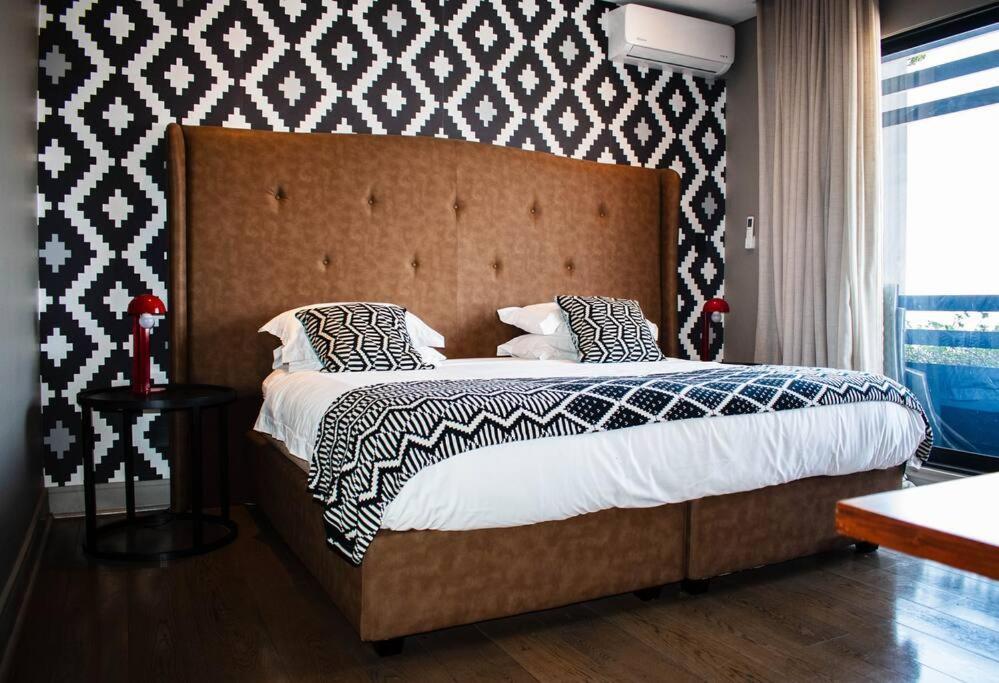 Apartment Ahead Mea - Dj Black Coffee Penthouse *