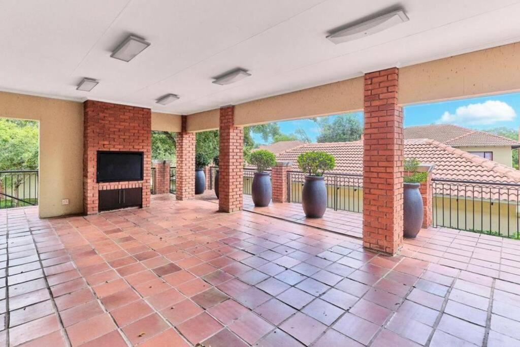 2 Bedroom Near Monte Casino * Joanesburgo
