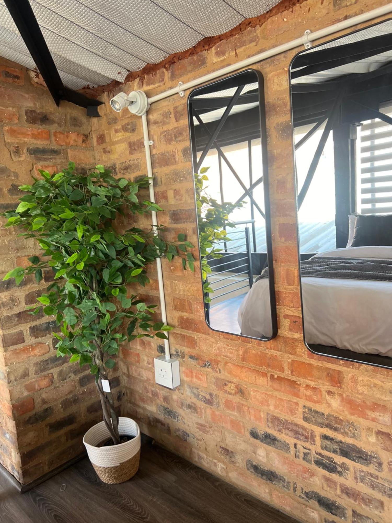 Apartment Craftsmanship Loft 344 *