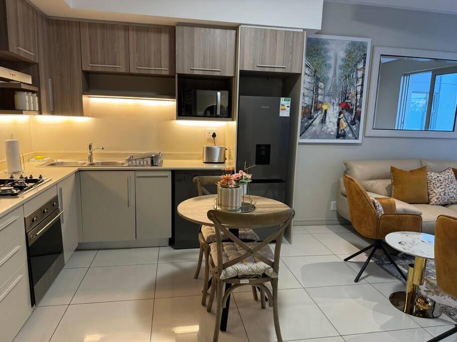 Peaceful Rosebank Gem! Apartment Johannesburg