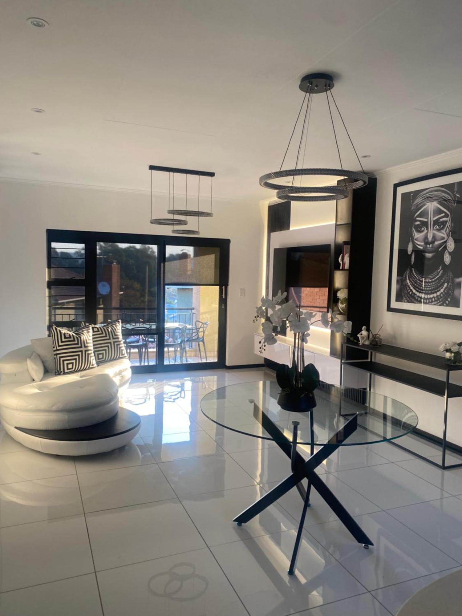 2 Bedroom Near Monte Casino *