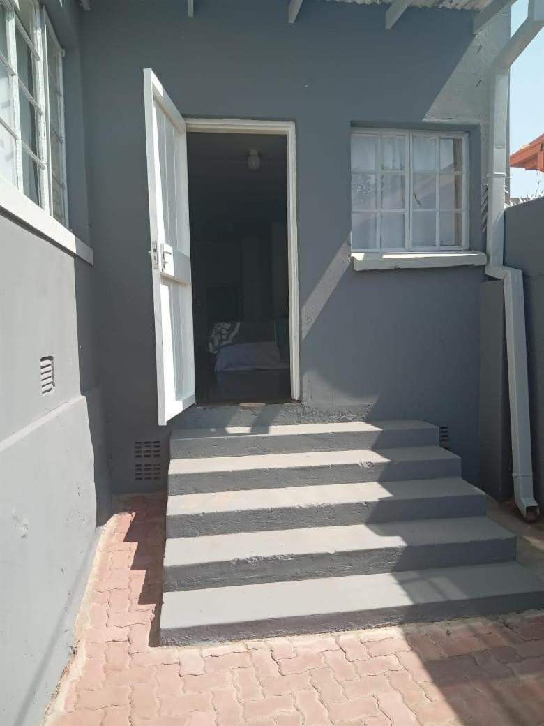 Kensington Guest house *