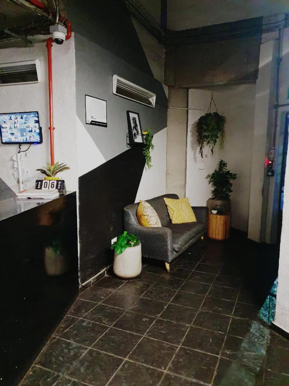 Poolside Escape In Maboneng Joanesburgo