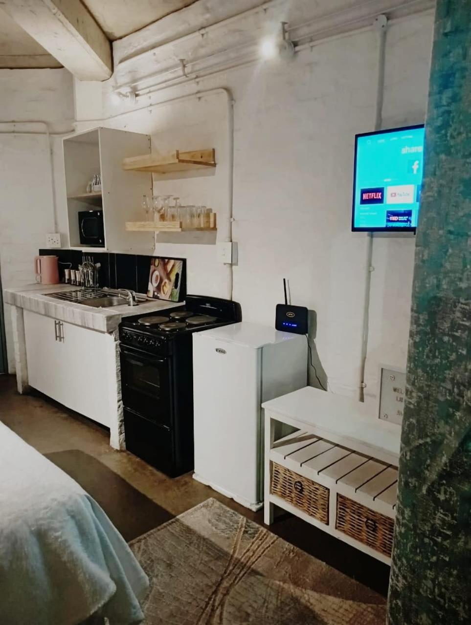 Poolside Escape In Maboneng Joanesburgo