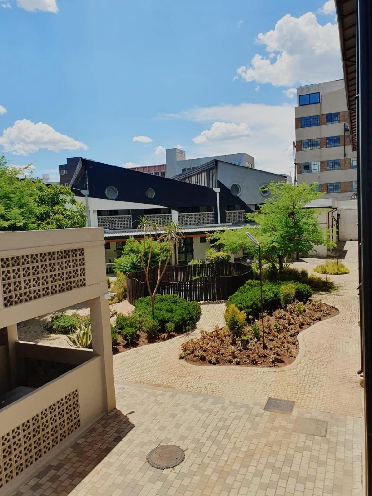 Poolside Escape In Maboneng Apartamento
