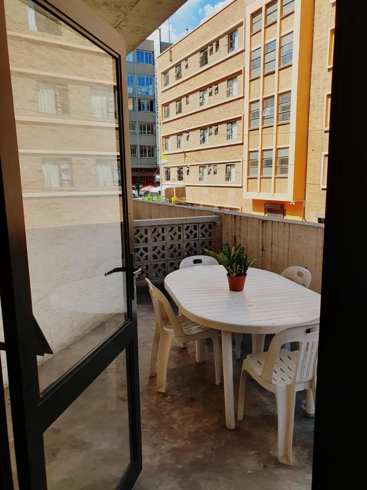 Poolside Escape In Maboneng * Joanesburgo