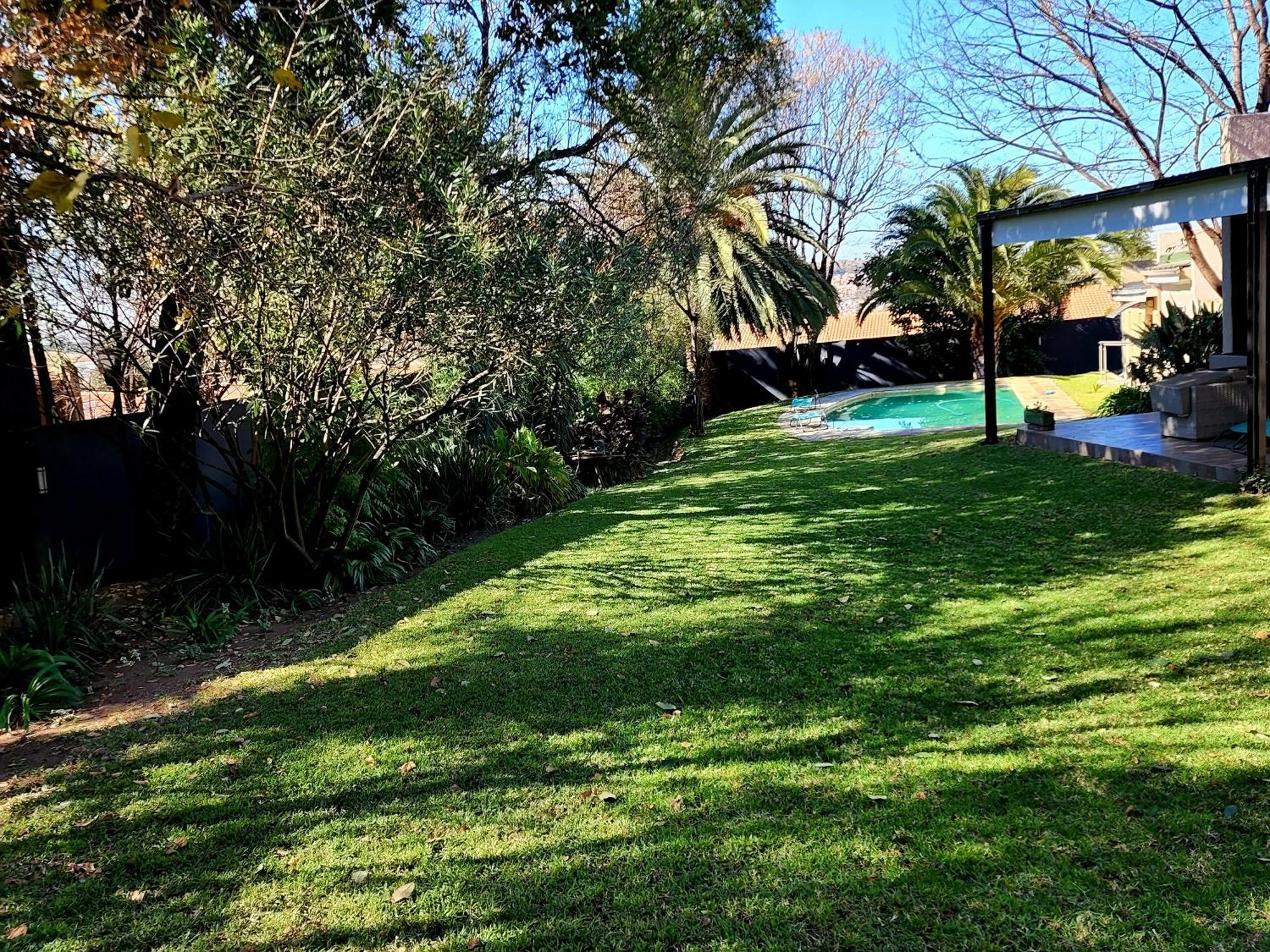 Sandton Guesthouse, Husky Rescue, No Parties Allowed Guest house