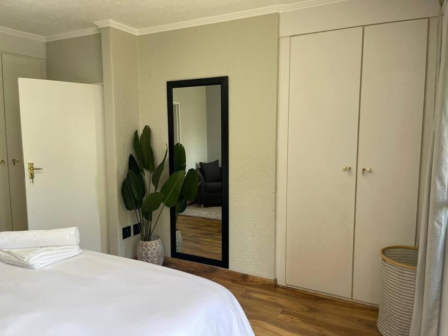 3 Bedroom In Sandton Apartamento Joanesburgo