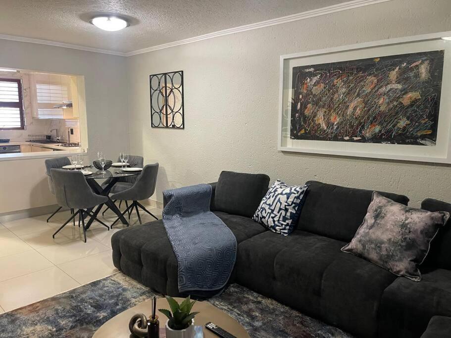3 Bedroom In Sandton Apartamento Joanesburgo