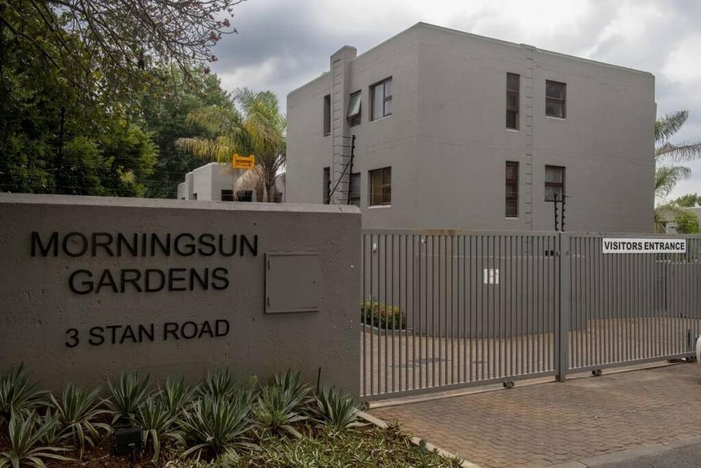 3 Bedroom In Sandton Apartamento *